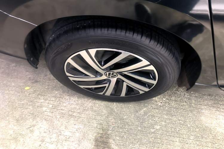 Used Volkswagen Lavida 2023 280TSI DSG Starry Sky Deluxe Edition Right Rear Wheel Hub