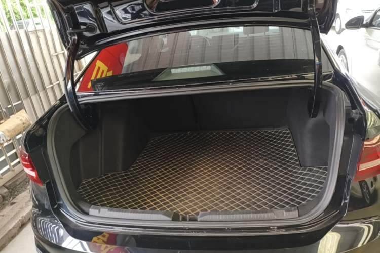 Used Volkswagen Lavida 2023 1.5L Automatic 5 Million Edition Trunk