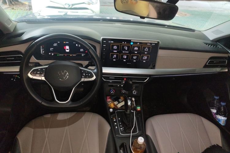 Used Volkswagen Lavida 2023 Revised Version 1.5L Automatic Starry Sky Edition – 5 Million Units Center Console
