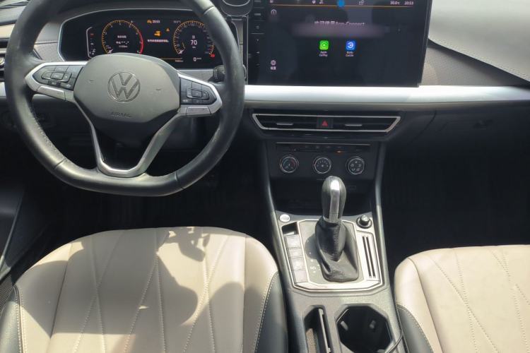Used Volkswagen Lavida 2023 Revised Version 1.5L Automatic Starry Sky Edition – 5 Million Units Center Console