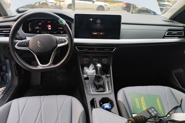Used Volkswagen Lavida 2023 1.5L Automatic 5 Million Edition Center Console