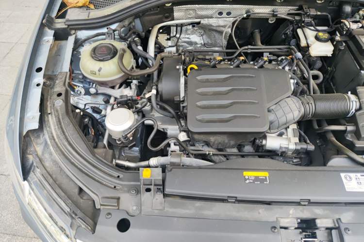 Used Volkswagen Lavida 2023 1.5L Automatic 5 Million Edition Engine Bay Right
