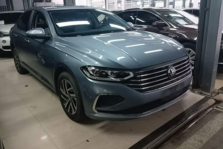 Used Volkswagen Lavida 2023 280TSI DSG Full-Comfort Edition Front Right 45 Deg