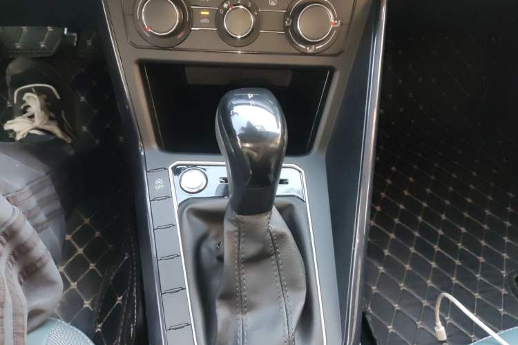 Used Volkswagen Lavida 2023 New Sharp 1.5L Automatic New Wish Edition Gear Lever