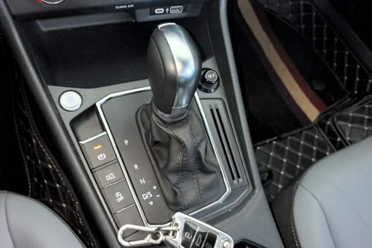 Used Volkswagen Lavida 2023 1.5L Automatic 5 Million Edition Gear Lever