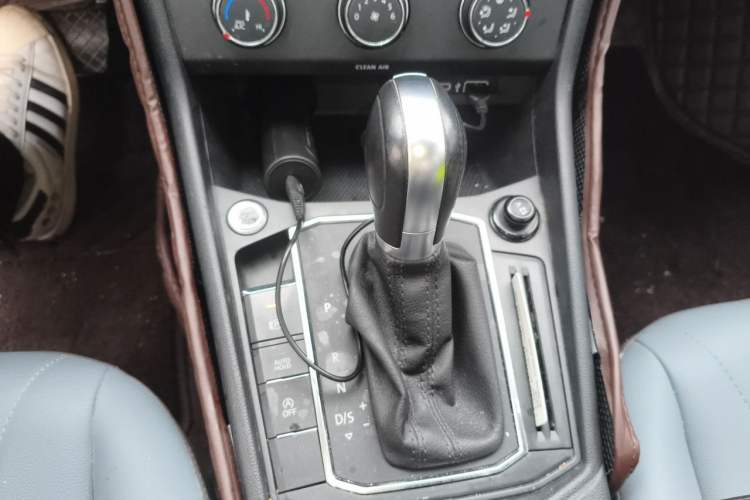 Used Volkswagen Lavida 2023 1.5L Automatic 5 Million Edition Gear Lever