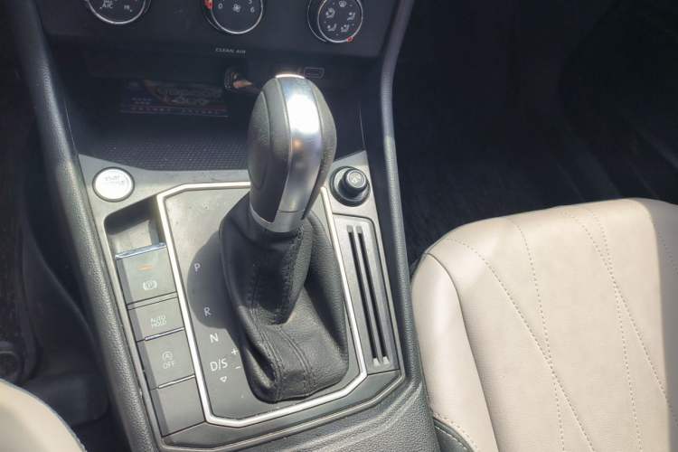 Used Volkswagen Lavida 2023 Revised Version 1.5L Automatic Starry Sky Edition – 5 Million Units Gear Lever