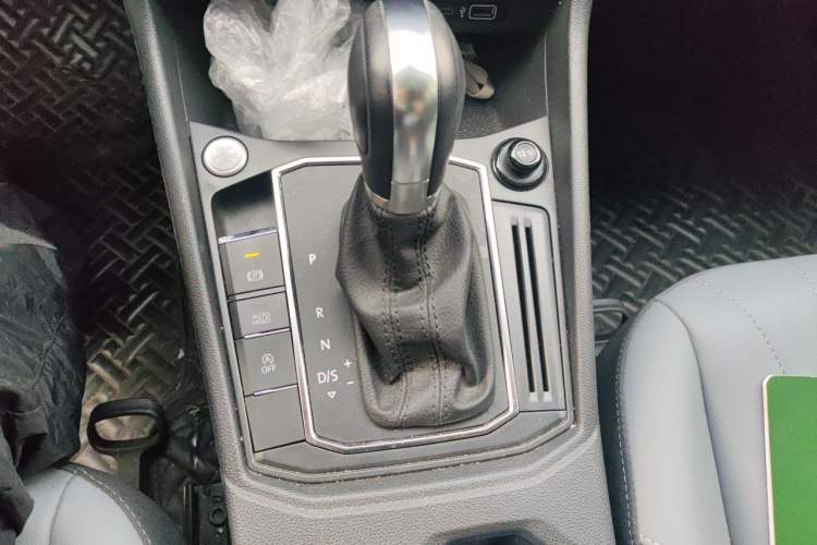 Used Volkswagen Lavida 2023 1.5L Automatic 5 Million Edition Gear Lever