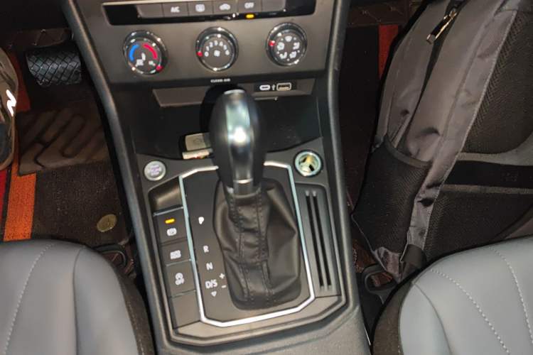 Used Volkswagen Lavida 2023 1.5L Automatic 5 Million Edition Gear Lever