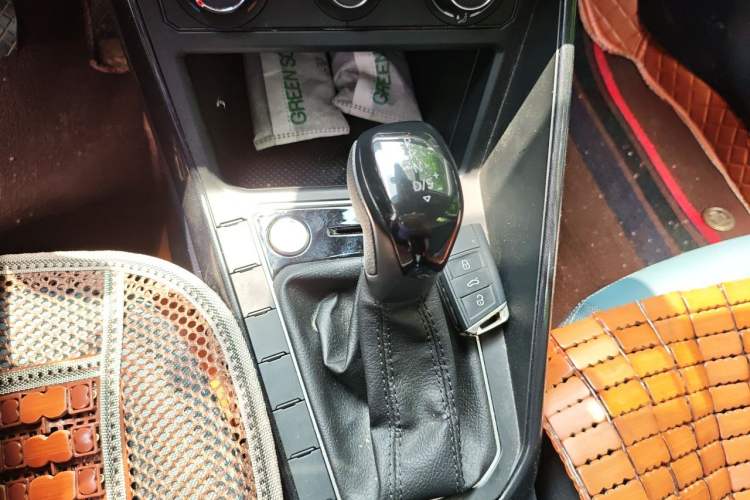 Used Volkswagen Lavida 2023 New Sharp 1.5L Automatic New Wish Edition Gear Lever