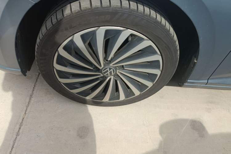 Used Volkswagen Lavida 2023 280TSI DSG Yongyi Edition Left Front Wheel Hub