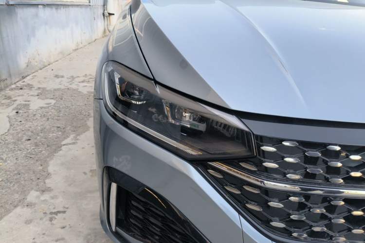 Used Volkswagen Lavida 2023 Revised Version 1.5L Automatic Starry Sky Edition – 5 Million Units Right Front Headlight