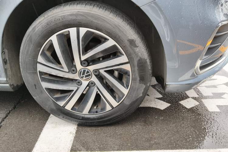 Used Volkswagen Lavida 2023 280TSI DSG Full-Comfort Edition Right Front Wheel Hub