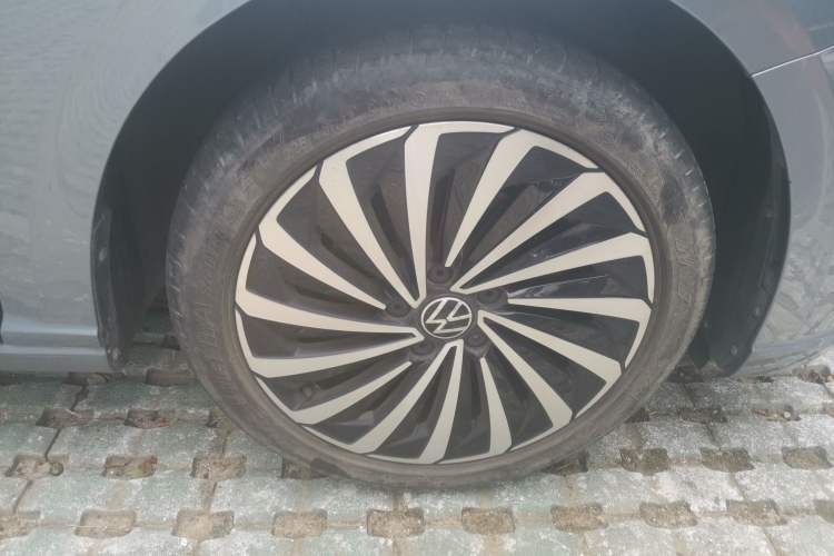 Used Volkswagen Lavida 2023 280TSI DSG Yongyi Edition Right Front Wheel Hub