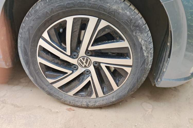 Used Volkswagen Lavida 2023 1.5L Automatic 5 Million Edition Right Front Wheel Hub