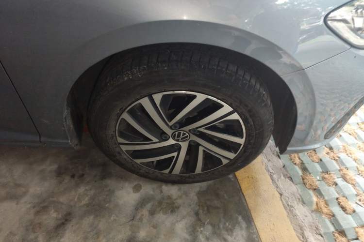 Used Volkswagen Lavida 2023 Revised Version 1.5L Automatic Starry Sky Edition – 5 Million Units Right Front Wheel Hub