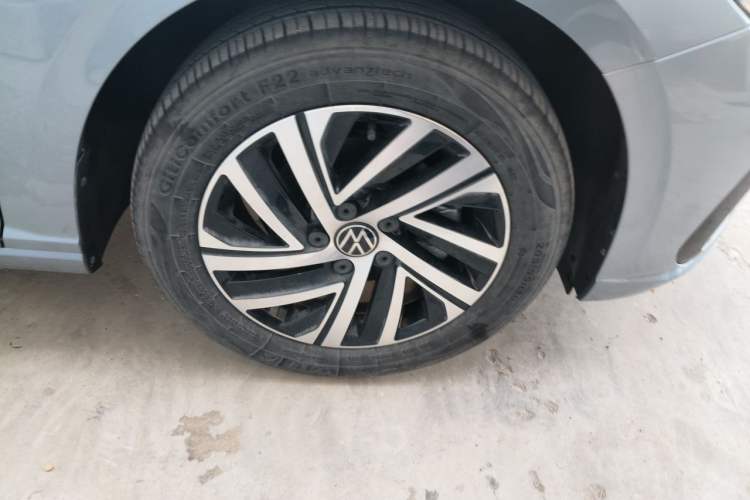 Used Volkswagen Lavida 2023 Revised Version 1.5L Automatic Starry Sky Edition – 5 Million Units Right Front Wheel Hub