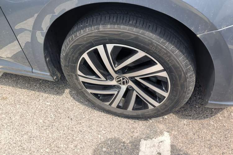 Used Volkswagen Lavida 2023 Revised Version 1.5L Automatic Starry Sky Edition – 5 Million Units Right Front Wheel Hub