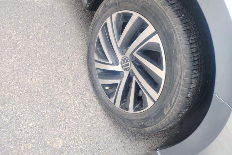 Used Volkswagen Lavida 2023 Revised Version 1.5L Automatic 5 Millionth Edition Right Front Wheel Hub