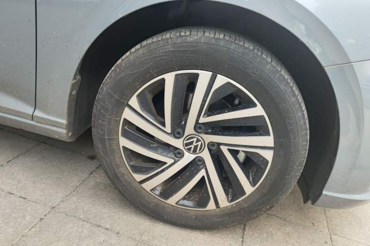 Used Volkswagen Lavida 2023 1.5L Automatic 5 Million Edition Right Front Wheel Hub