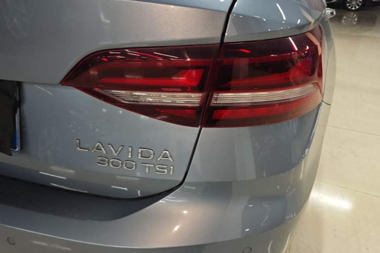 Used Volkswagen Lavida 2023 300TSI DSG Starry Full-Comfort Edition Right Rear Taillight