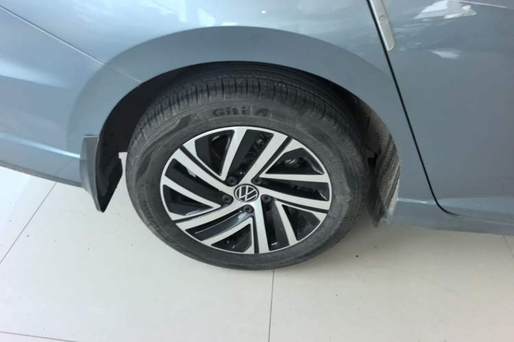 Used Volkswagen Lavida 2023 1.5L Automatic 5 Million Edition Right Rear Wheel Hub
