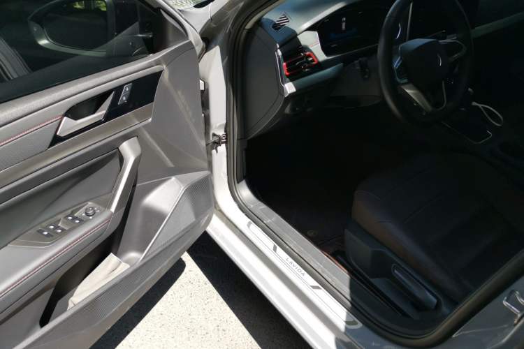Used Volkswagen Lavida 2023 280TSI DSG Starry Sky Deluxe Edition Driver Seat