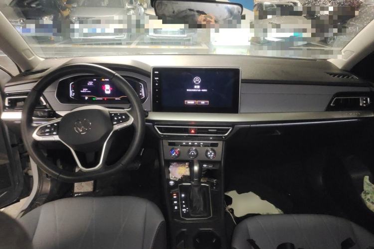 Used Volkswagen Lavida 2023 Revised Version 1.5L Automatic Starry Sky Edition – 5 Million Units Center Console