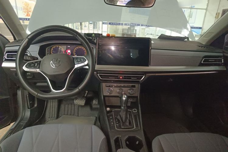Used Volkswagen Lavida 2023 Revised Version 1.5L Automatic Starry Sky Edition – 5 Million Units Center Console