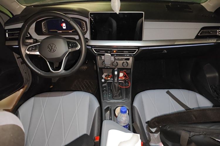 Used Volkswagen Lavida 2023 Revised Version 1.5L Automatic 5 Millionth Edition Center Console