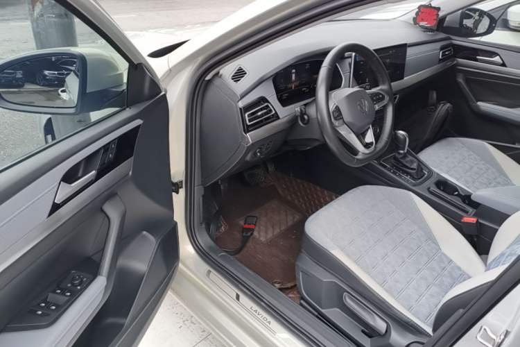 Used Volkswagen Lavida 2023 280TSI DSG Full-Comfort Edition Driver Seat