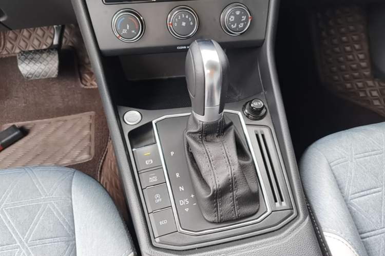 Used Volkswagen Lavida 2023 280TSI DSG Full-Comfort Edition Gear Lever