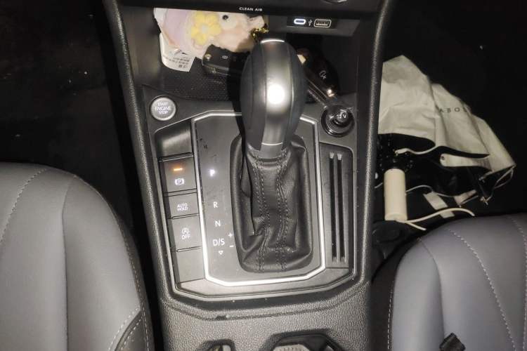 Used Volkswagen Lavida 2023 Revised Version 1.5L Automatic Starry Sky Edition – 5 Million Units Gear Lever