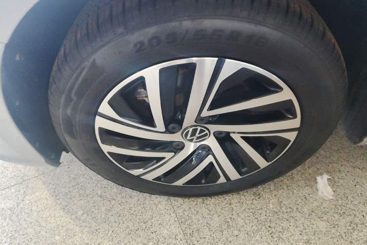 Used Volkswagen Lavida 2023 300TSI DSG Starry Full-Comfort Edition Left Front Wheel Hub