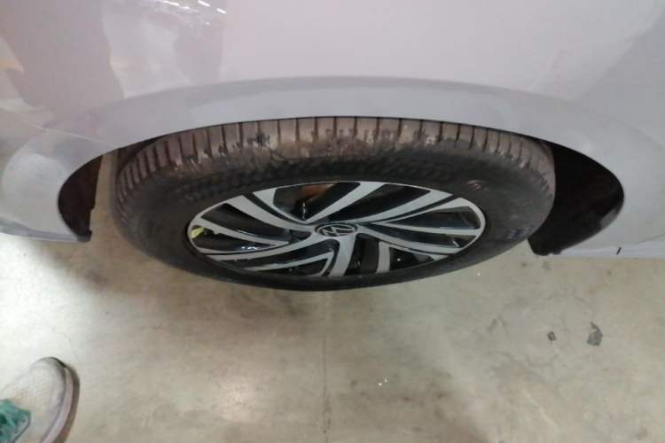 Used Volkswagen Lavida 2023 300TSI DSG Starry Full-Comfort Edition Left Front Wheel Hub