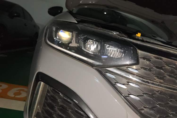 Used Volkswagen Lavida 2023 280TSI DSG Starry Sky Deluxe Edition Right Front Headlight