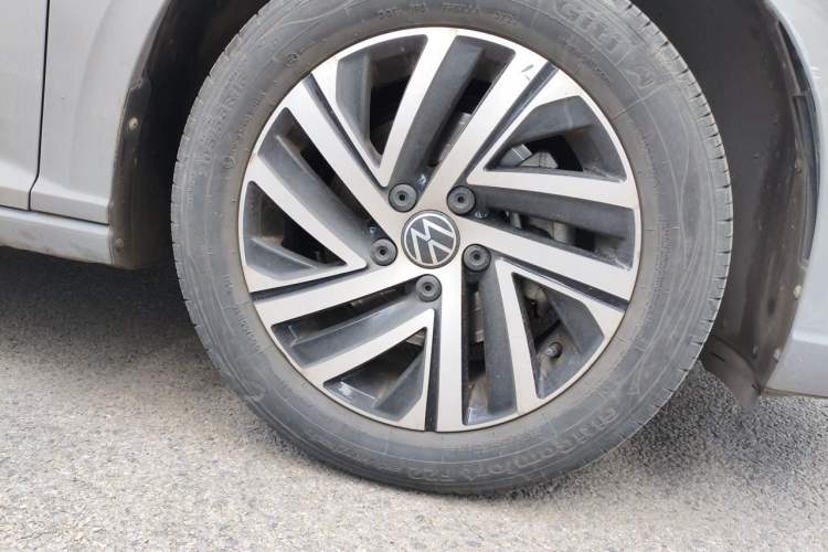 Used Volkswagen Lavida 2023 280TSI DSG Starry Sky Deluxe Edition Right Front Wheel Hub