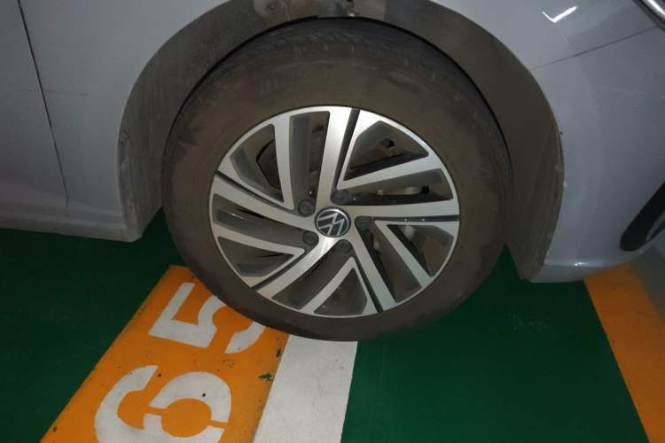 Used Volkswagen Lavida 2023 280TSI DSG Starry Sky Deluxe Edition Right Front Wheel Hub