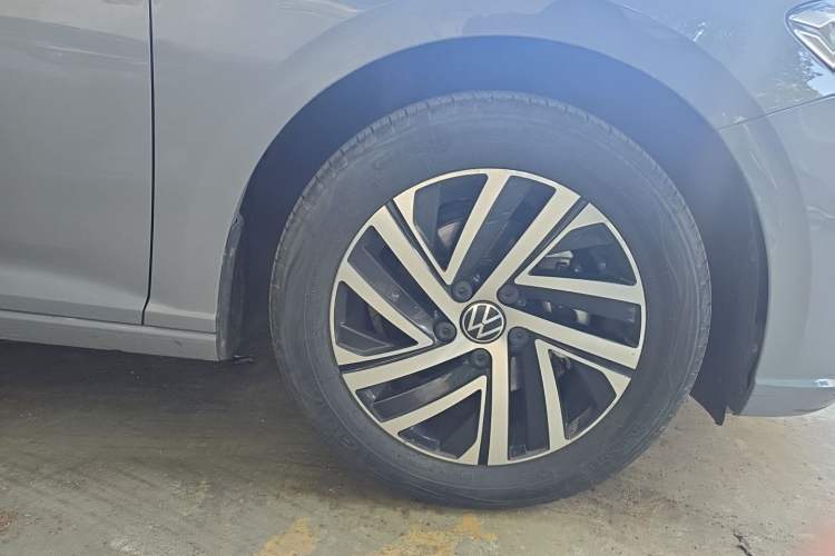Used Volkswagen Lavida 2023 300TSI DSG Starry Full-Comfort Edition Right Front Wheel Hub