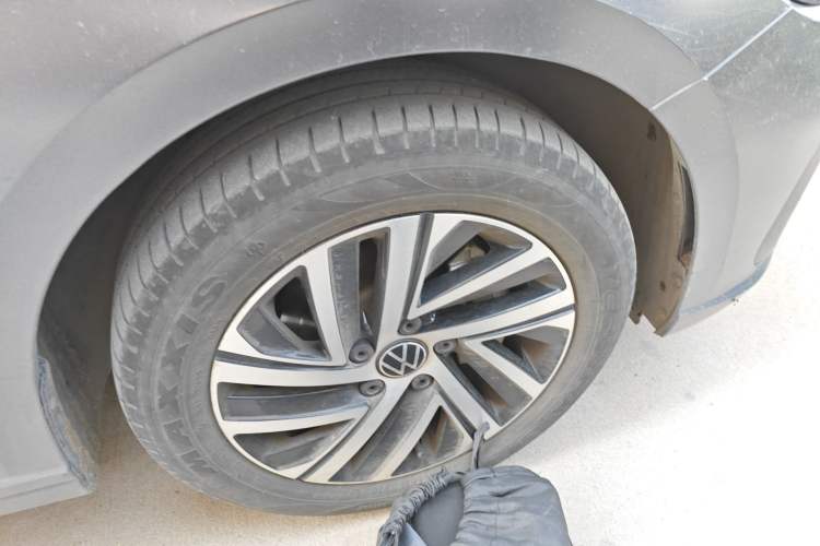 Used Volkswagen Lavida 2023 280TSI DSG Starry Sky Deluxe Edition Right Front Wheel Hub