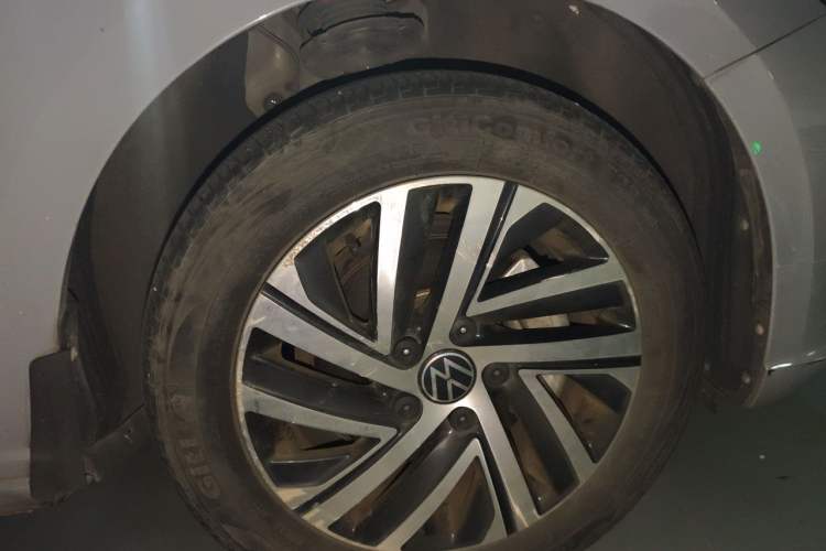 Used Volkswagen Lavida 2023 280TSI DSG Starry Sky Deluxe Edition Right Front Wheel Hub