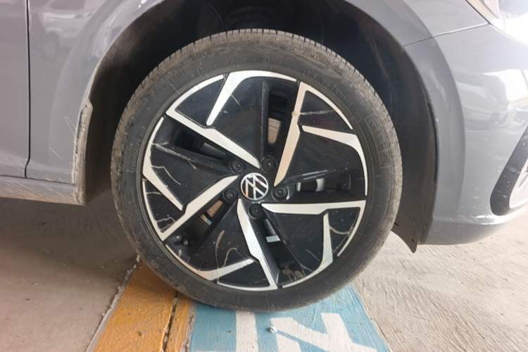 Used Volkswagen Lavida 2023 300TSI DSG Starry Sky Elite Edition Right Front Wheel Hub