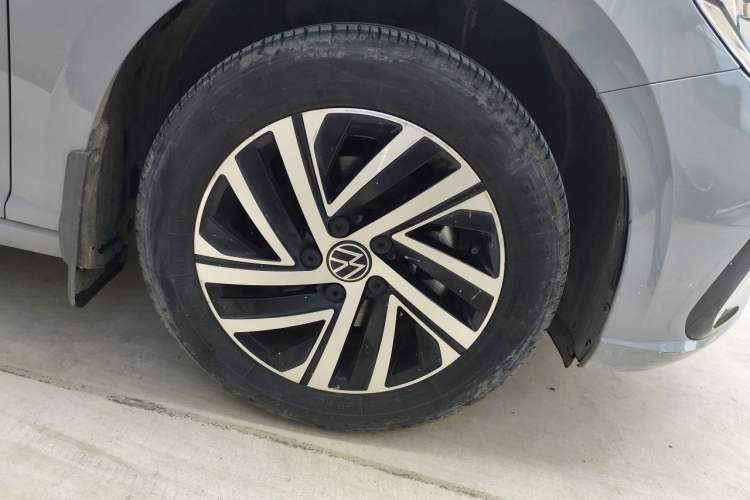 Used Volkswagen Lavida 2023 280TSI DSG Starry Sky Deluxe Edition Right Front Wheel Hub