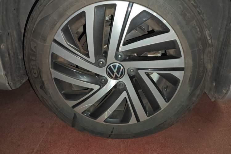Used Volkswagen Lavida 2023 Revised Version 1.5L Automatic 5 Millionth Edition Right Front Wheel Hub