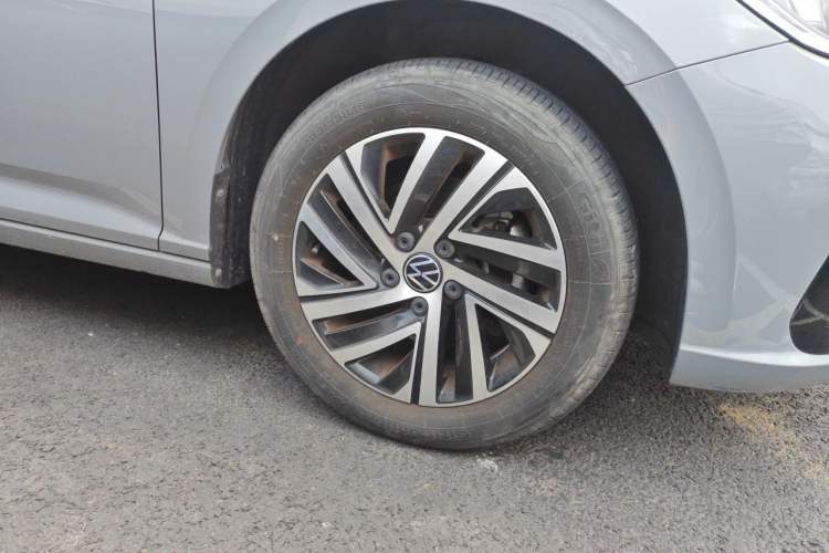 Used Volkswagen Lavida 2023 300TSI DSG Starry Full-Comfort Edition Right Front Wheel Hub