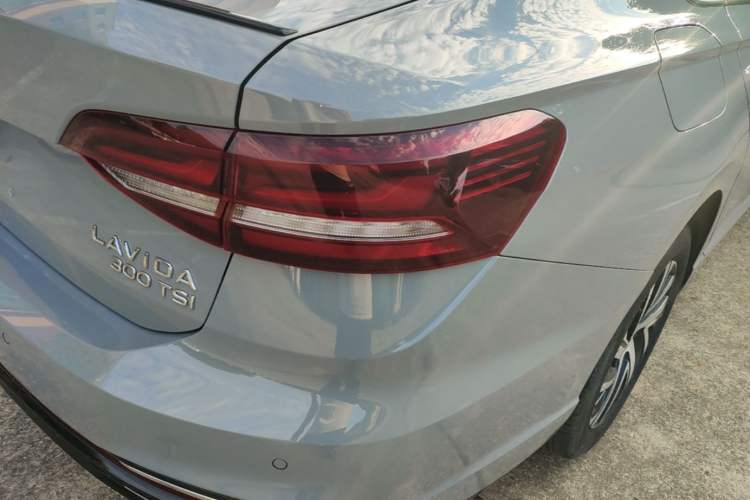 Used Volkswagen Lavida 2023 300TSI DSG Starry Full-Comfort Edition Right Rear Taillight