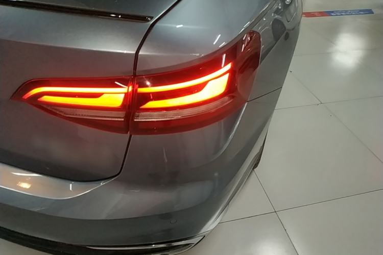 Used Volkswagen Lavida 2023 300TSI DSG Starry Full-Comfort Edition Right Rear Taillight
