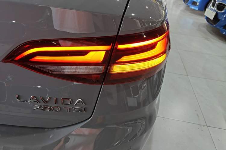 Used Volkswagen Lavida 2023 280TSI DSG Starry Sky Deluxe Edition Right Rear Taillight