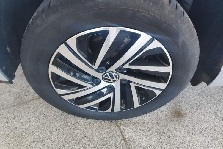 Used Volkswagen Lavida 2023 300TSI DSG Starry Full-Comfort Edition Right Rear Wheel Hub