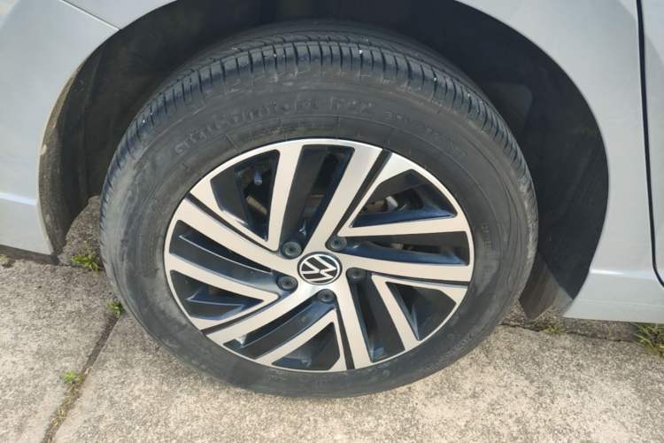 Used Volkswagen Lavida 2023 300TSI DSG Starry Full-Comfort Edition Right Rear Wheel Hub
